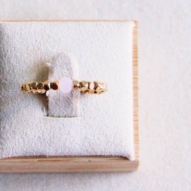 Elastische ring met natuurlijke roze steen